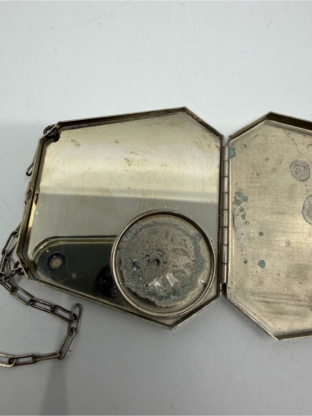Vintage Silver Tone Floral Emblem compact dance purse - Picture 5 of 7